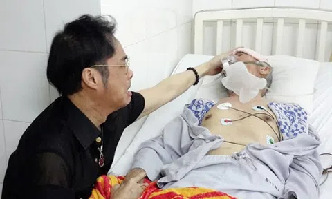  Ngọc Sơn hủy toàn bộ show, ngày đêm túc trực ở bệnh viện vì ba bệnh nặng 