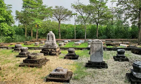 Khai quật mộ cổ tại Khu di tích quốc gia đặc biệt nhà Trần