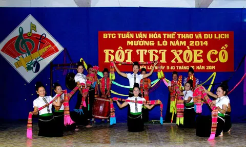 Xòe cổ Mường Lò