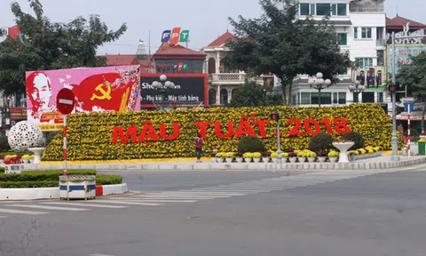 Đường phố Vĩnh Yên trang hoàng đón Tết Mậu Tuất 2018