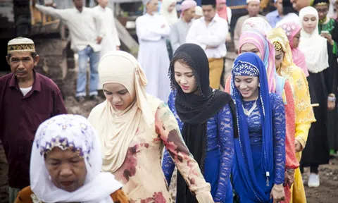 Xuôi chuyến phà đêm băng qua dòng Châu Giang