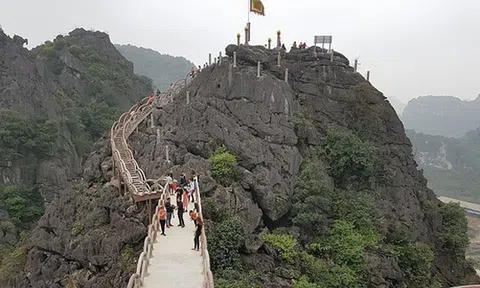 Danh thắng Tràng An bị xâm hại: Chính quyền ra tay quá muộn?