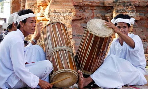 Chất thiêng trong nghệ thuật âm nhạc Chăm