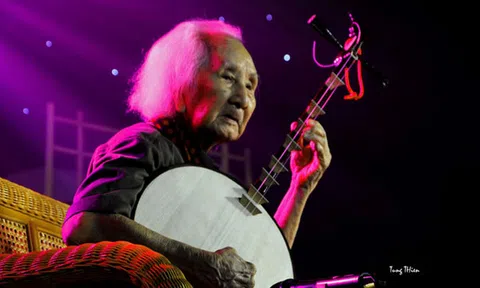 Nhạc sư Nguyễn Vĩnh Bảo thăm quê Đồng Tháp ở tuổi 101