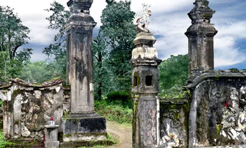 Điện Quận công Phạm Hoành, một quan võ thời Lê - Mạc