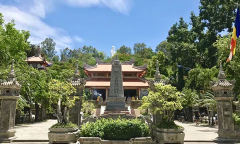 Sự dung hợp tính ngưỡng dân gian trong chùa Việt