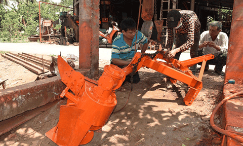 Đáng nể người sáng chế ra thiết bị đào 1.000m rãnh nước