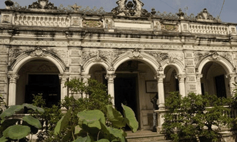 Độc đáo nhà cổ hơn trăm năm tuổi ở miền Tây