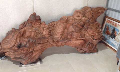 Bức tượng bằng gỗ sưa quý hiếm, giá 1,5 tỷ vẫn chưa bán