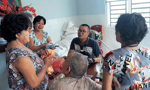 Thanh niên cưu mang hàng chục cụ già có hoàn cảnh cùng cực