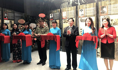 Khai mạc trưng bày chuyên đề “Chân trần chí thép”