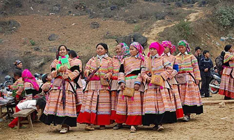 Độc đáo trang phục phụ nữ Pa Dí