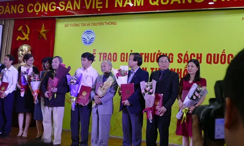 Giải C cho Bộ sách Bi Bi và Mặt Đen của nhà văn Phạm Việt Long