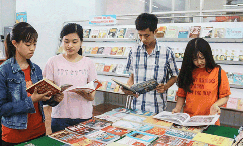 Cần Thơ tổ chức triển lãm sách “Non sông thống nhất”