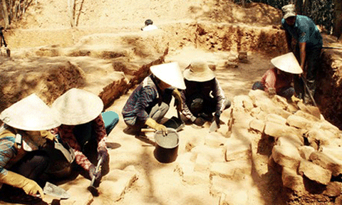 Phát hiện phế tích nền tháp Trắng Long 1.000 tuổi