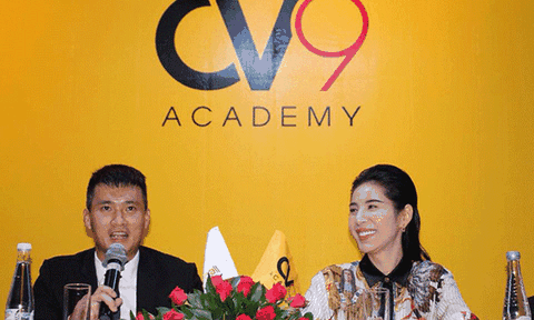 Ca sĩ Thuỷ Tiên làm quản lý học viện CV9 của Công Vinh