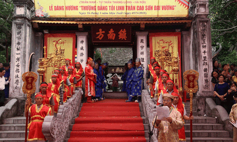 Tưng bừng lễ hội đình và đền Kim Liên