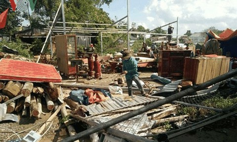 Bạc Liêu: Lốc xoáy làm hàng chục nhà dân bị sập, tốc mái