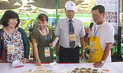 Cội nguồn chiếc bánh quê hương