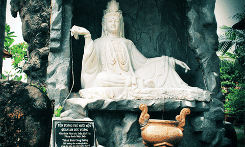 Ngôi chùa ngoại ô thành phố Hồ Chí Minh