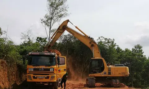 Ai "chống lưng" cho doanh nghiệp khai thác đất không phép?