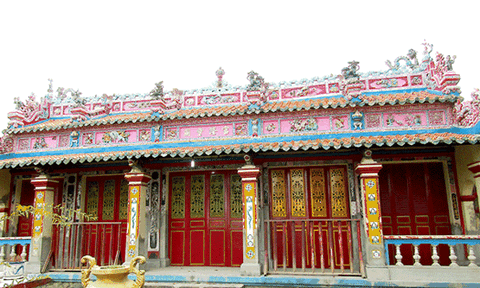 Ngôi đình cổ bên bờ sông Sài Gòn