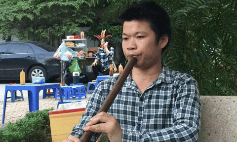 Chàng trai không họ tên lênh đênh trong biển đời