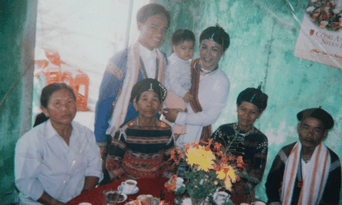 Độc đáo lễ cưới đến ngày thứ tư mới được động phòng