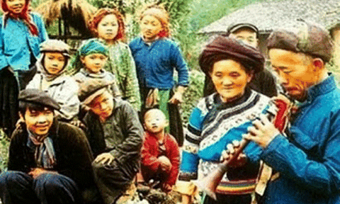 Độc đáo lễ đặt tên con của người Cờ Lao