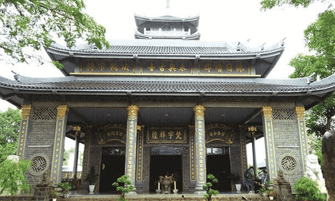 Khám phá ngôi chùa đá tảng giữa lòng thành phố