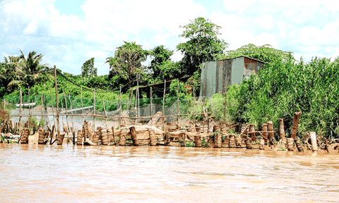 Khẩn trương khắc phục sạt lở