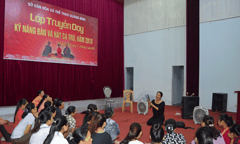 Quảng Bình truyền dạy ca trù cho các ca nương, kép đàn 