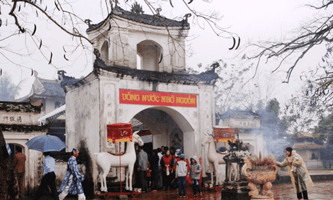 Thần thiêng đền Bạch Mã