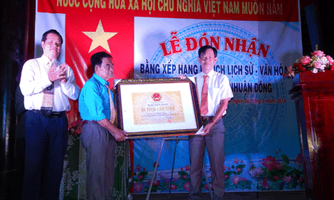 Đình thần Tân Nhuận Đông đón nhận Bằng Di tích lịch sử văn hóa cấp tỉnh