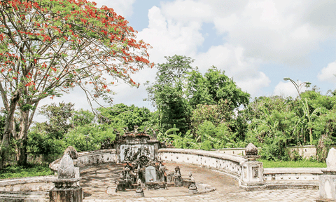 Chuyện xưa kể lại ở Lăng Hoàng Gia