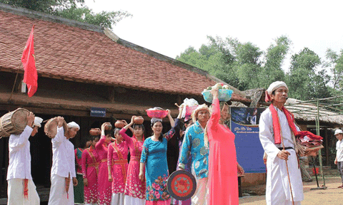 Người Chăm Bà La Môn mừng nhà mới 