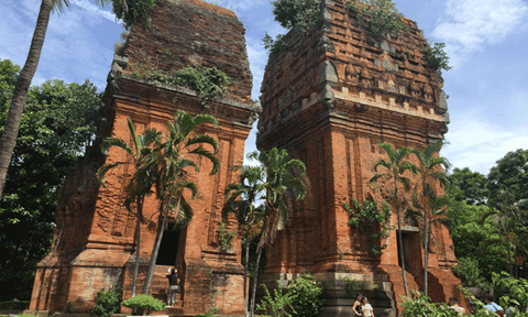 Tháp Đôi - vẻ đẹp huyền bí