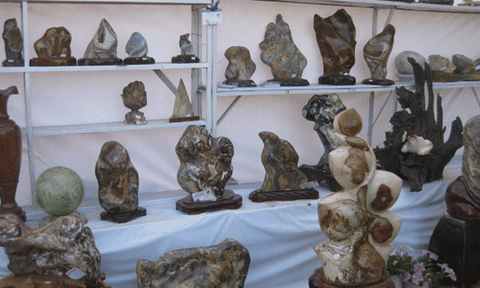 Người “thổi hồn” vào gỗ, đá