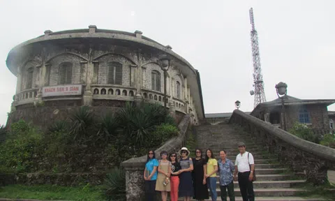 Mẫu Sơn một thoáng chênh chao