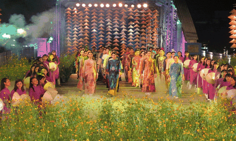 Có nên dừng tổ chức Festival nghề truyền thống Huế?