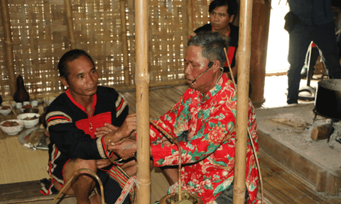 Cúng sức khỏe - nghi lễ vòng đời của người Ê Đê