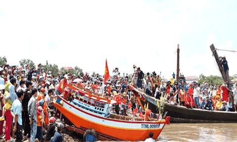 Trà Vinh: Hàng chục ngàn người dự lễ hội Nghinh Ông