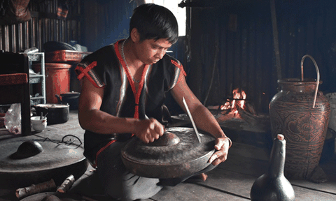 Người chỉnh chiêng ở đại ngàn