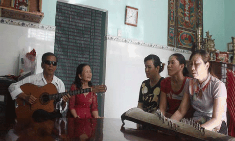 Tiếng rao đàn của nghệ nhân mù 