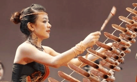 Nghệ thuật truyền thống: Người theo đuổi, kẻ quay lưng