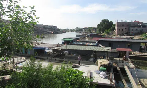 Làng chài di động trên sông Cầu