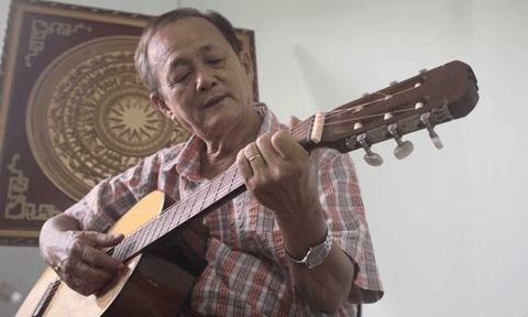 Người đi “nhặt” những lời ru!