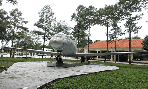 Chiếc máy bay ở cù lao Ông Hổ