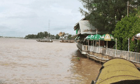 Treo ngay ánh nhìn "bức tranh sông nước"