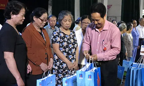 Quảng Ngãi: Gặp mặt hơn 700 gia đình chính sách